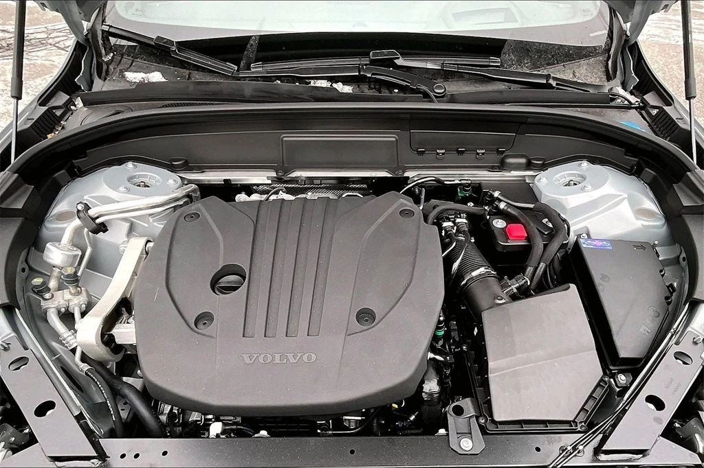 2026 Volvo - image 12