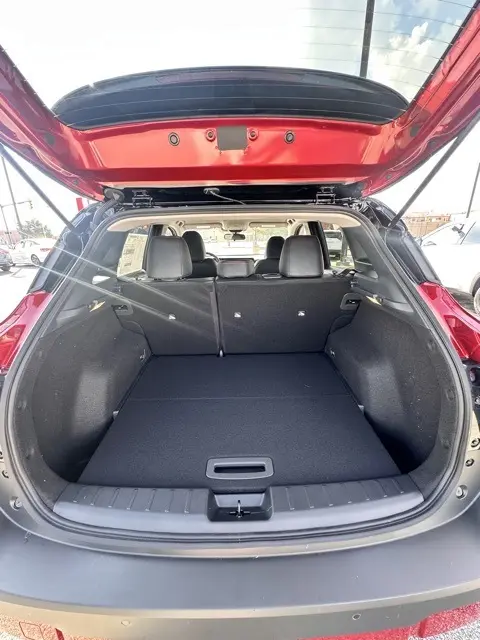 2026 Nissan Kicks SR photo 9
