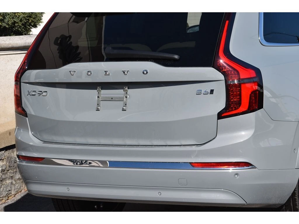 2026 Volvo - image 30