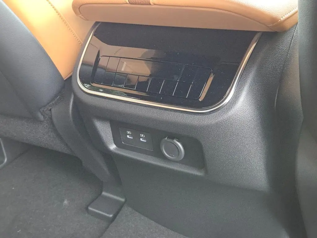 2026 Nissan Armada SL photo 7