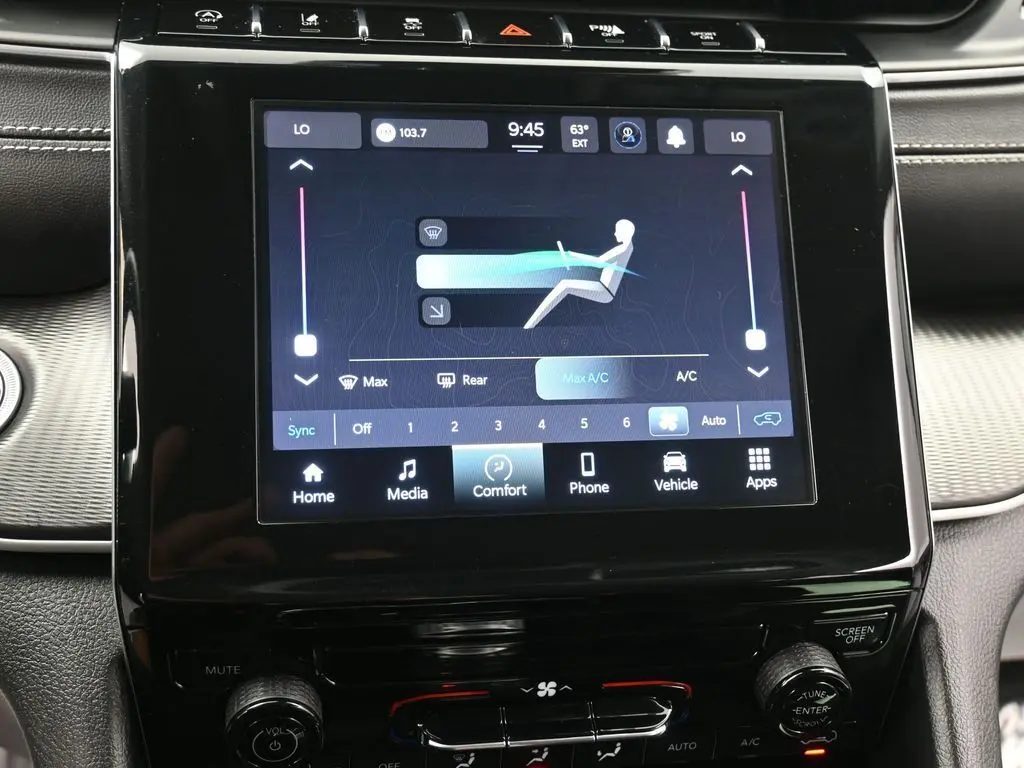 2023 Jeep Grand Cherokee Laredo photo 13
