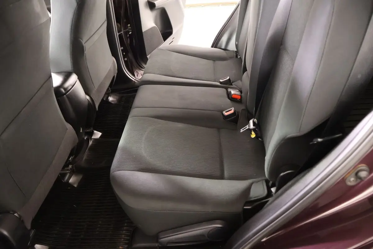 2018 Toyota RAV4 LE photo 4