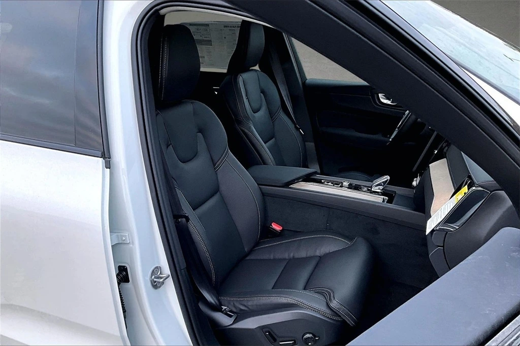 2026 Volvo - image 11