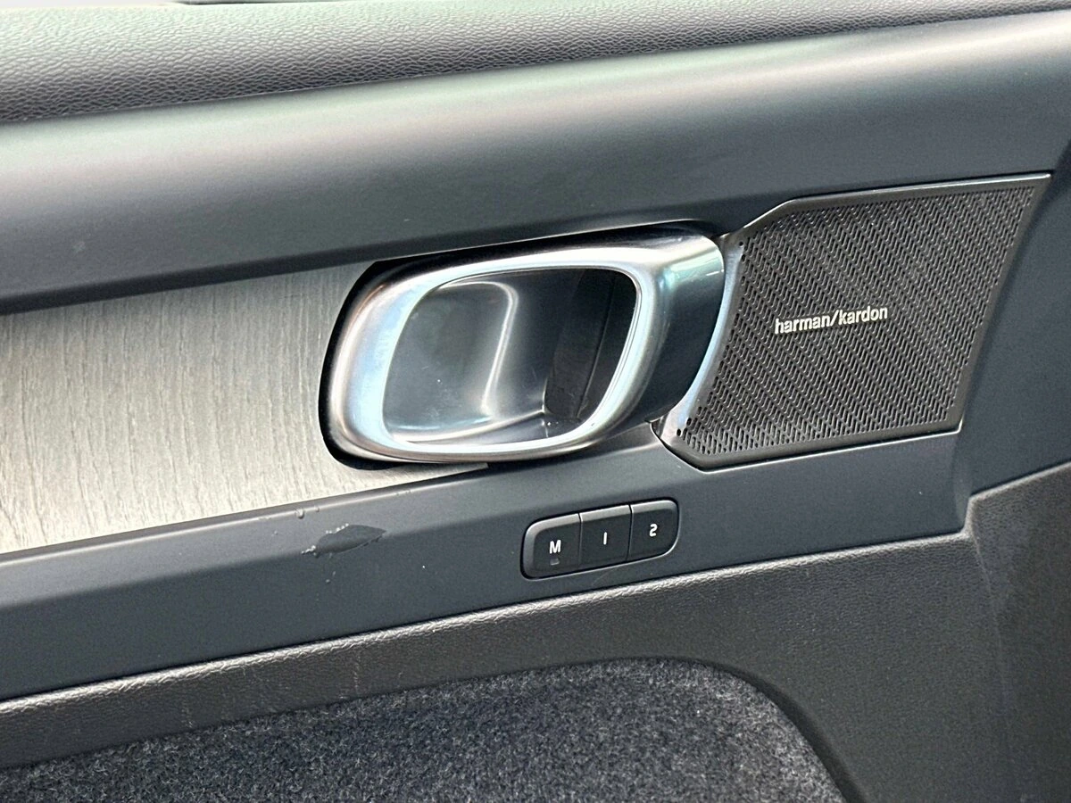 2023 Volvo - image 18