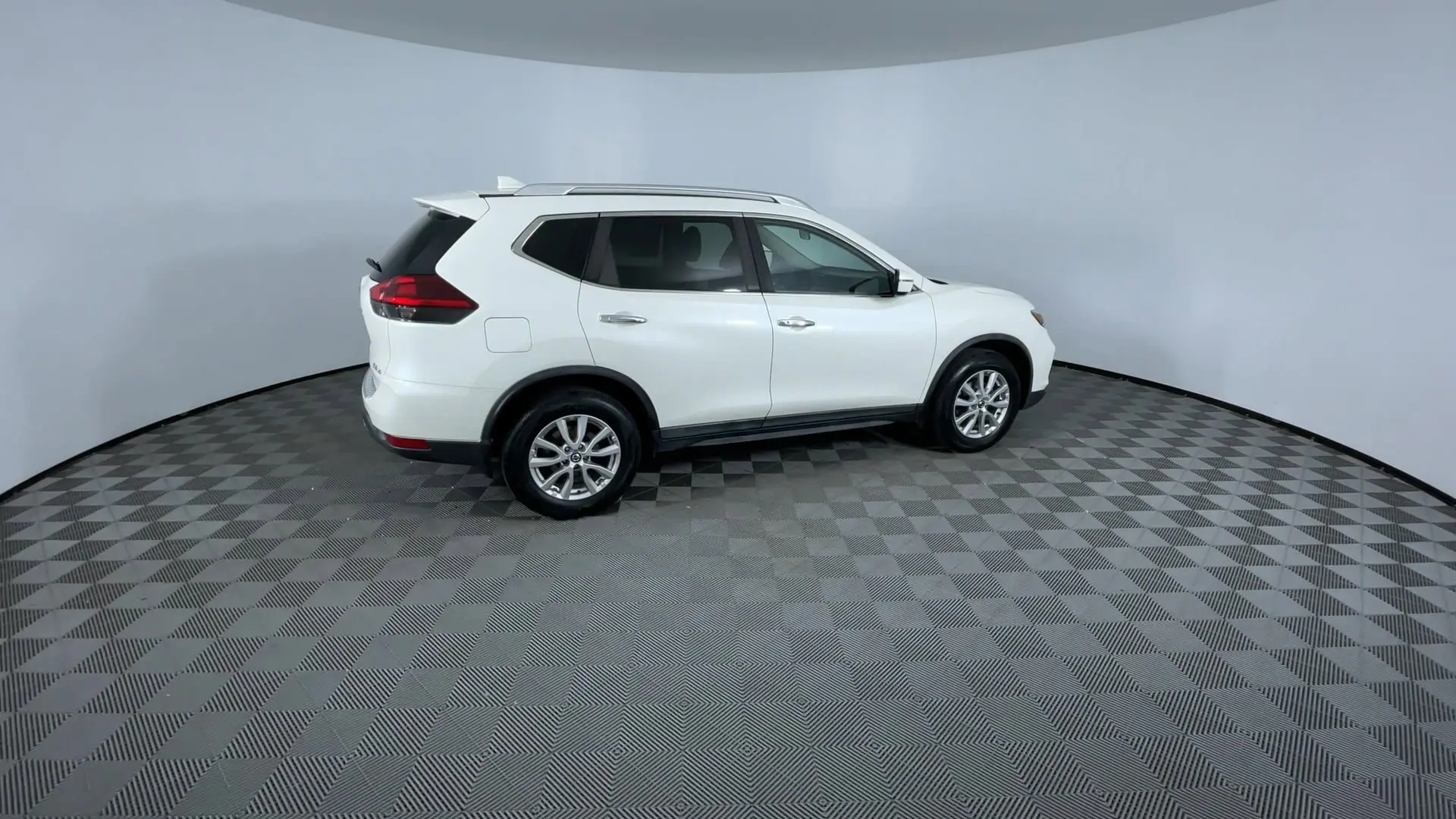 2018 Nissan Rogue SV photo 8