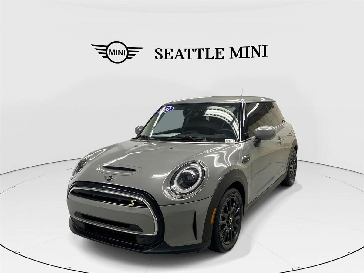2023 MINI Hardtop Cooper SE's photo