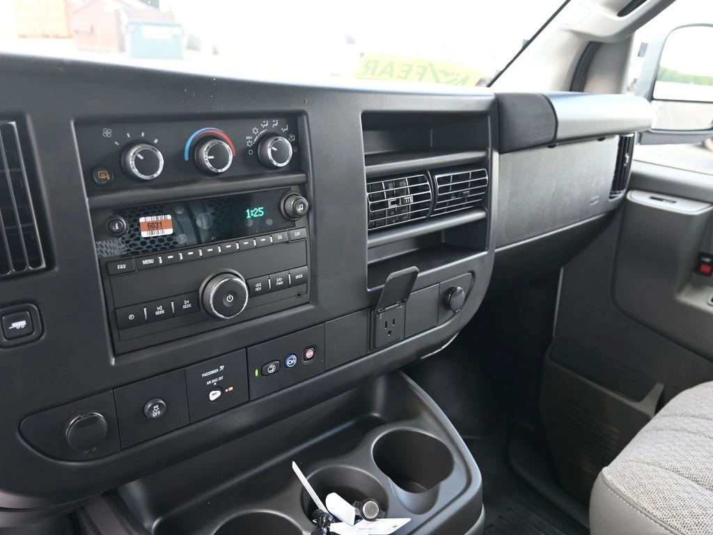 2025 GMC Savana Cargo Work Van - Photo 18