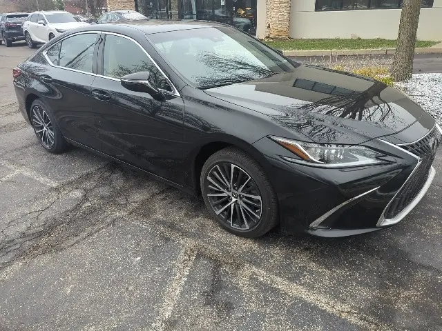 2023 Lexus ES 350's photo