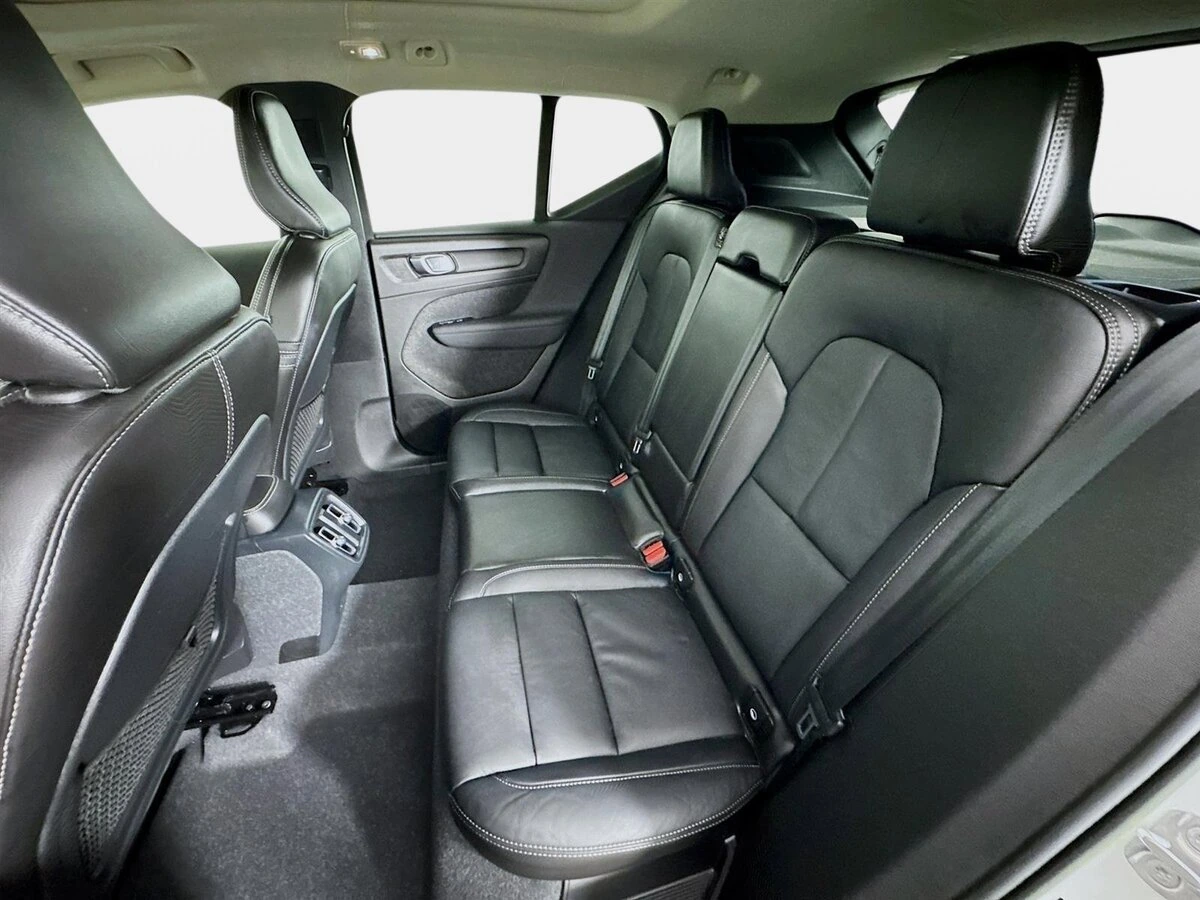 2023 Volvo - image 23