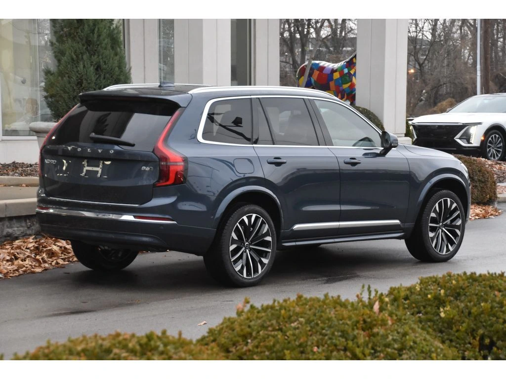 2026 Volvo - image 4