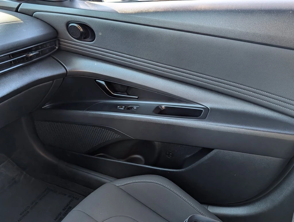 2025 Hyundai Elantra SEL - Photo 22