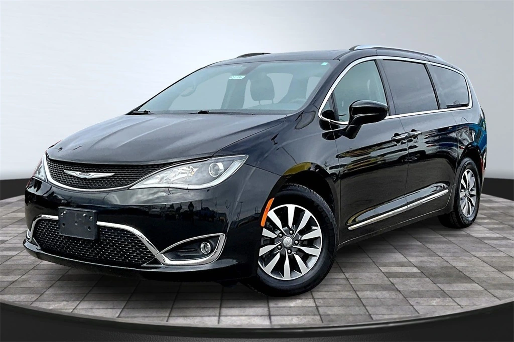 2020 Chrysler Pacifica Touring L Plus's photo