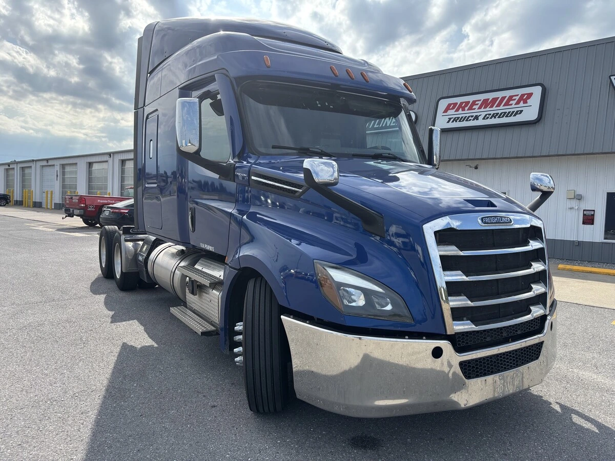 2023 Freightliner Cascadia — photo 3