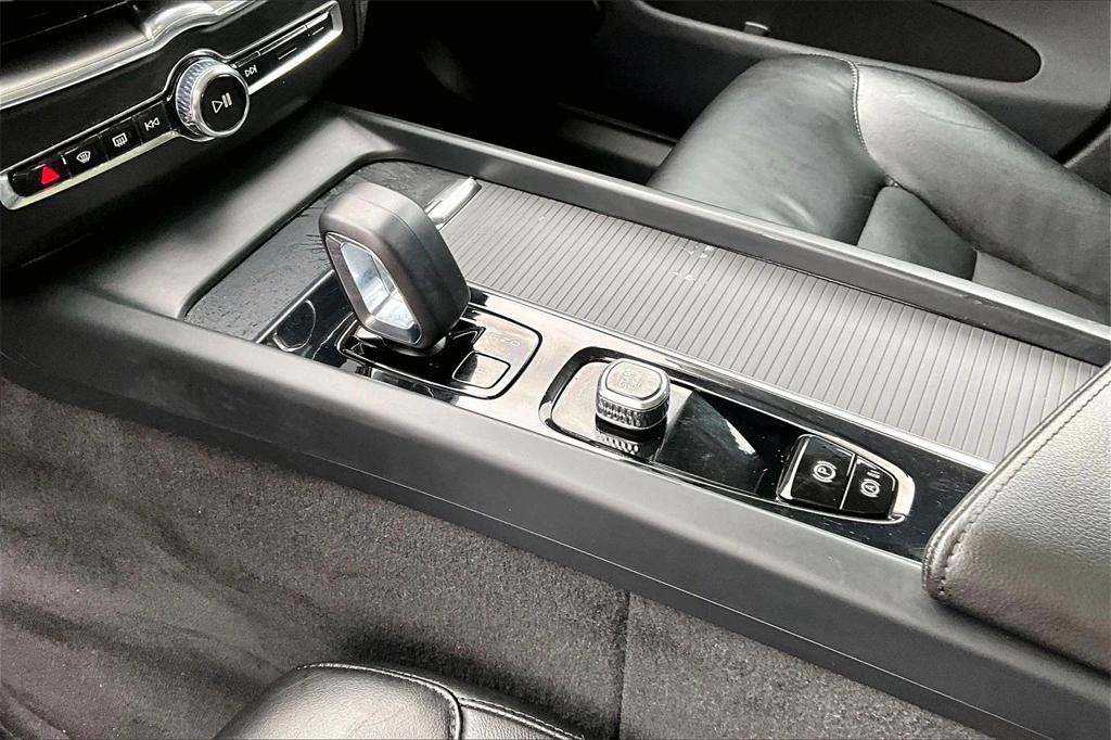 2023 Volvo - image 18