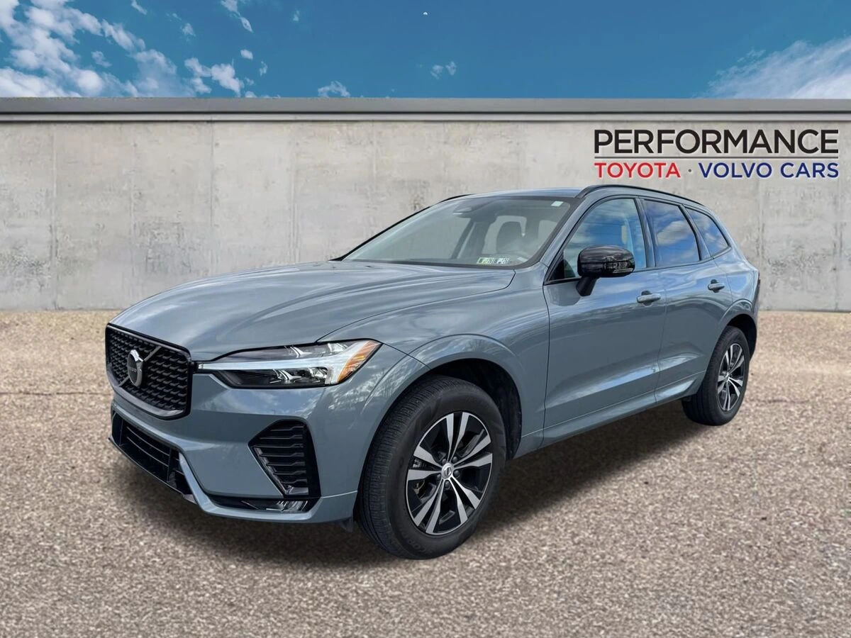 2024 Volvo XC60 Core's photo