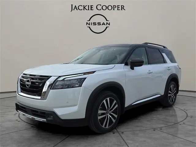 2025 Nissan Pathfinder Platinum's photo