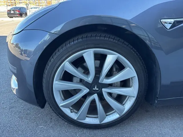 2018 Tesla Model 3 Long Range photo 4