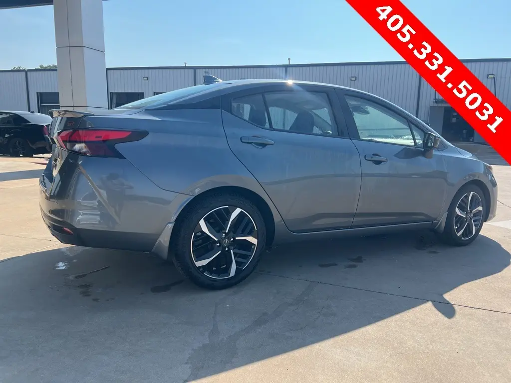 2024 Nissan Versa 1.6 SR photo 3