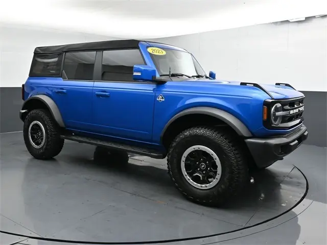 2023 Ford Bronco Outer Banks photo 2