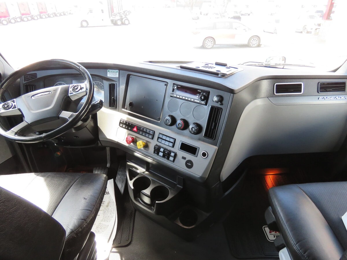 2022 Freightliner Cascadia - image 20
