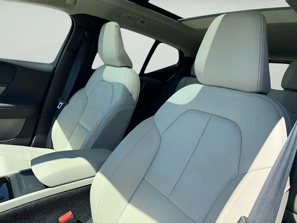 2023 Volvo - image 9