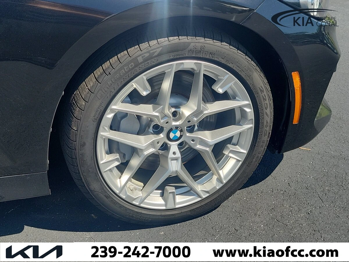 2025 BMW 3 Series 330i - Photo 7