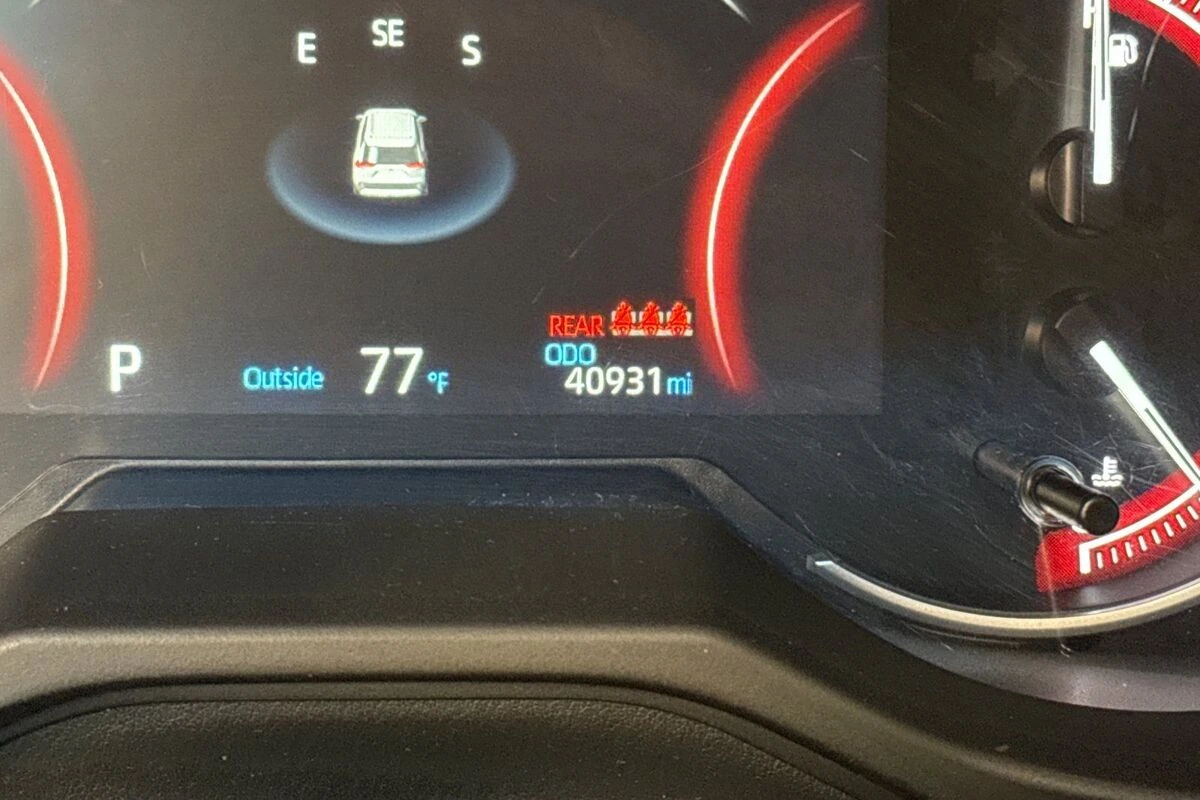 2025 Toyota RAV4 LE - Photo 24