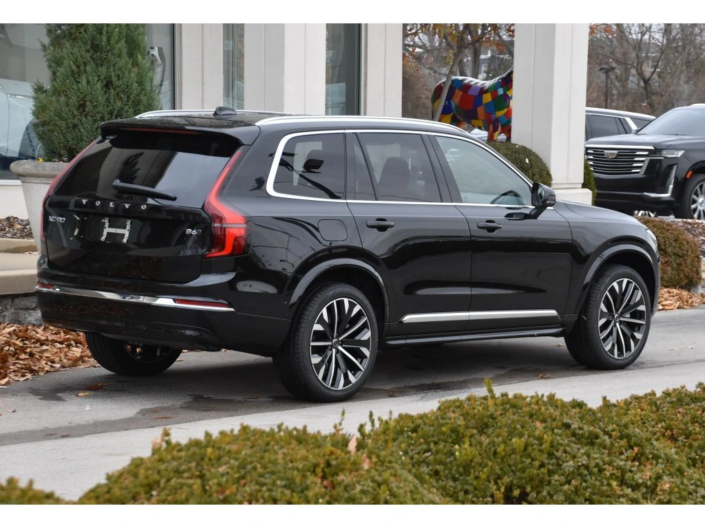 2026 Volvo - image 4