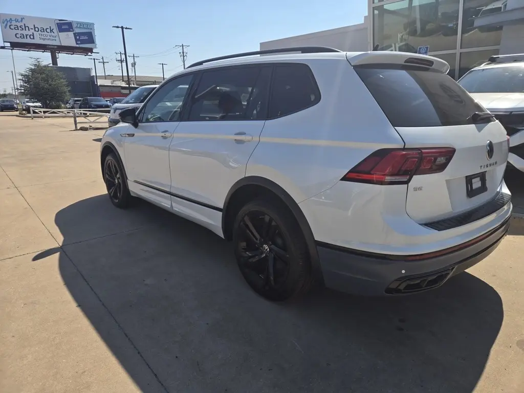 2023 Volkswagen Tiguan SE R-Line Black photo 2