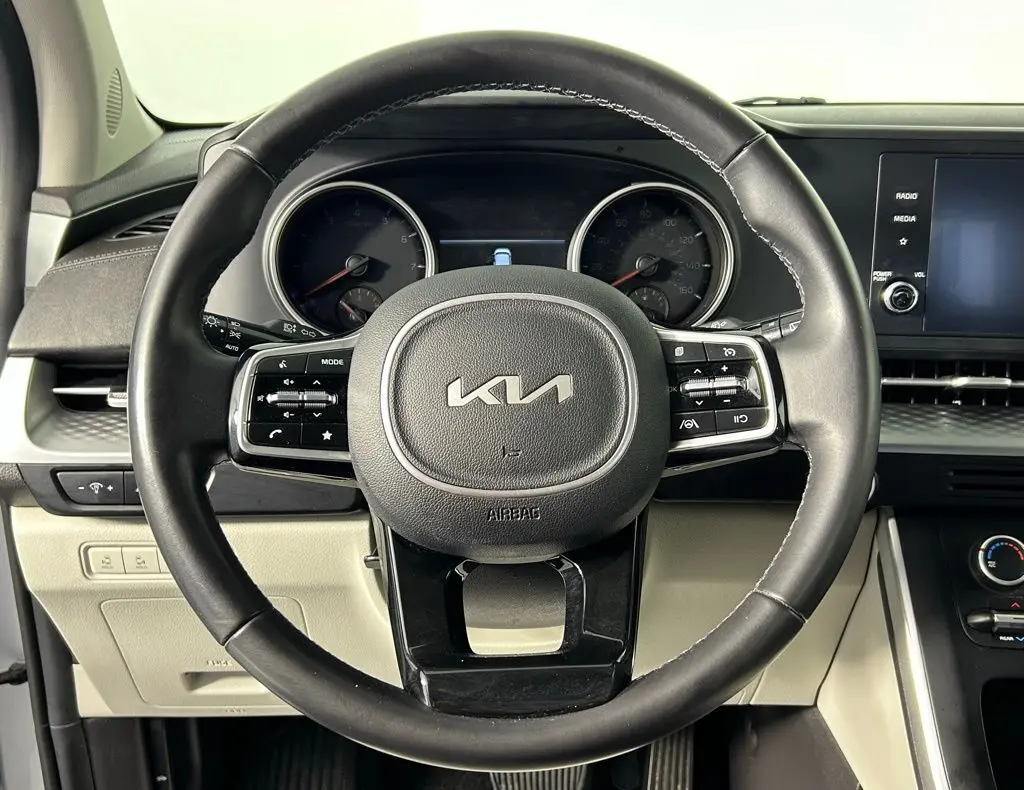 2022 Kia Carnival LXS photo 22