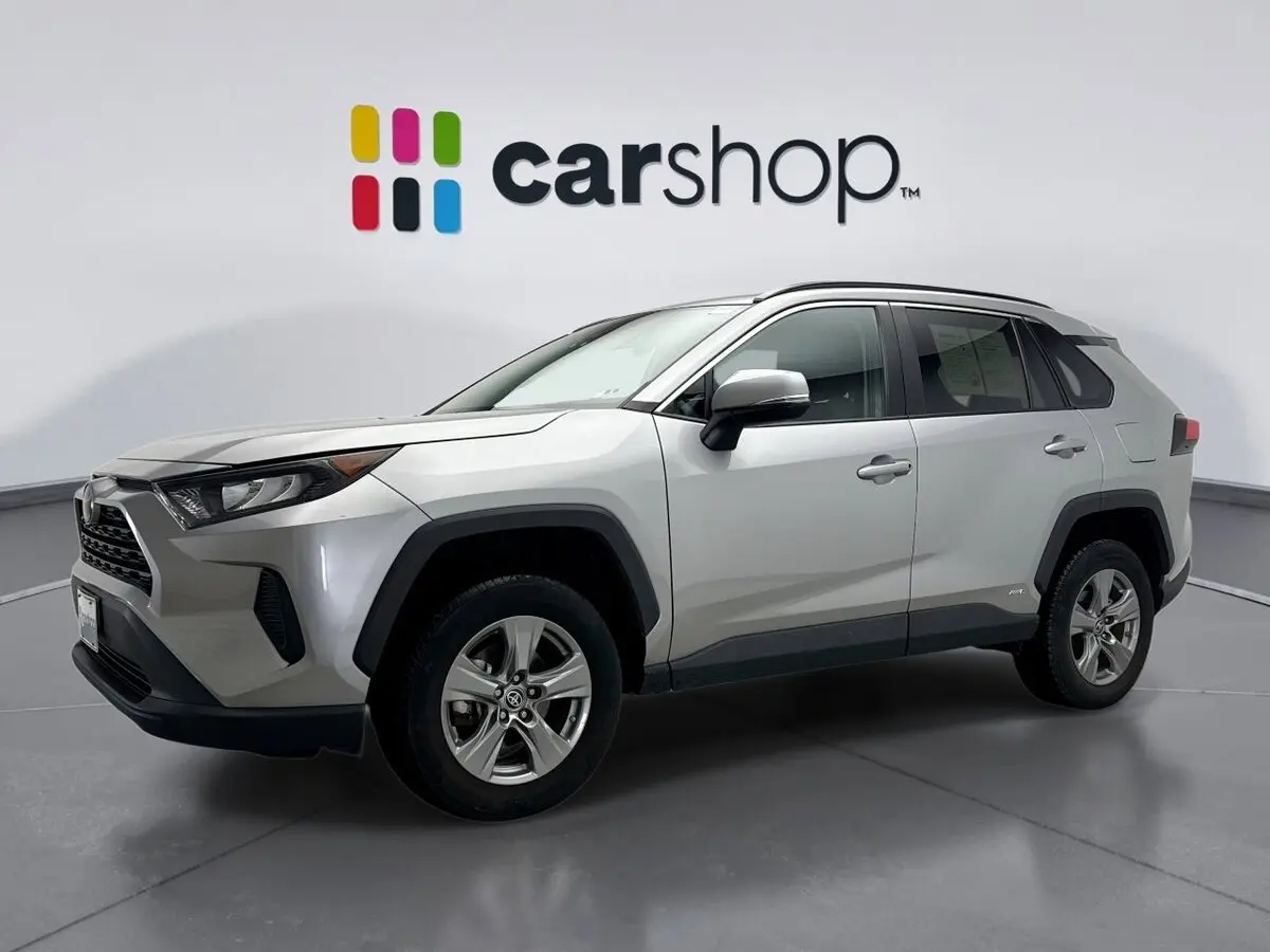2022 Toyota RAV4 LE's photo