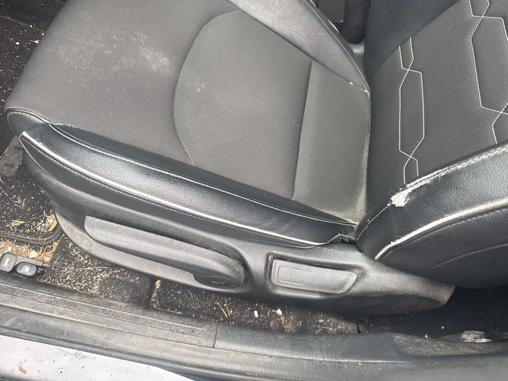 2020 Kia Forte GT-Line photo 9