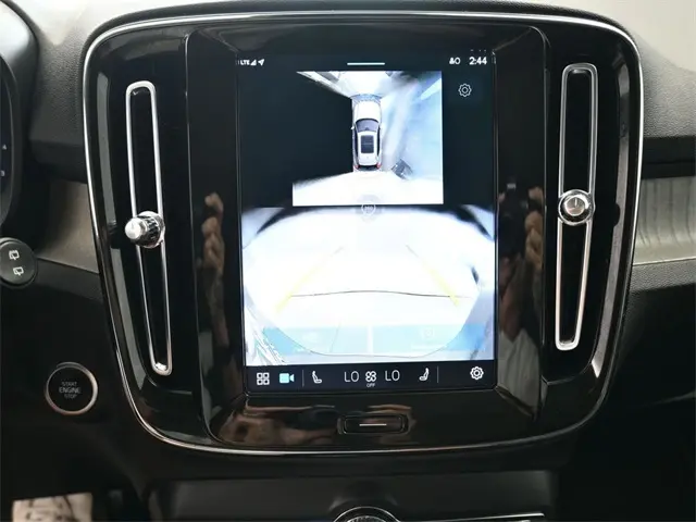 2024 Volvo XC40 Plus photo 23