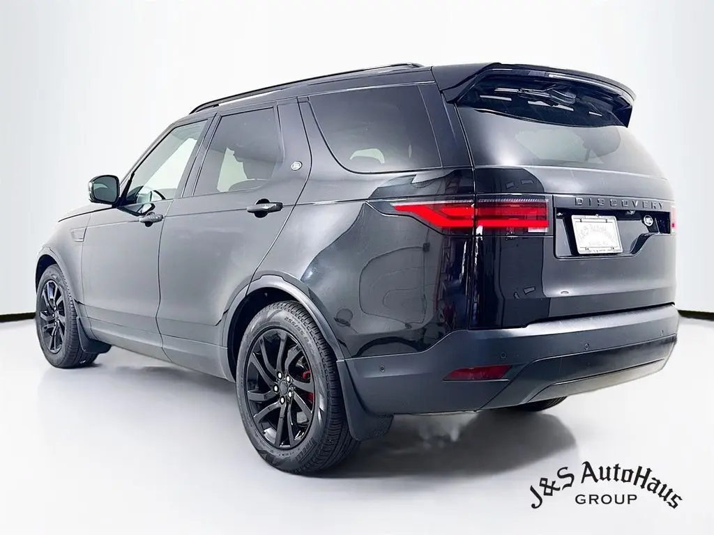 2023 Land Rover Discovery S photo 3