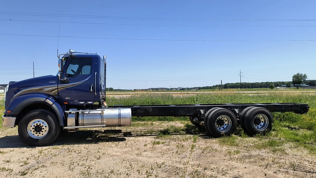 2023 International HX in Marshfield, WI — photo 2