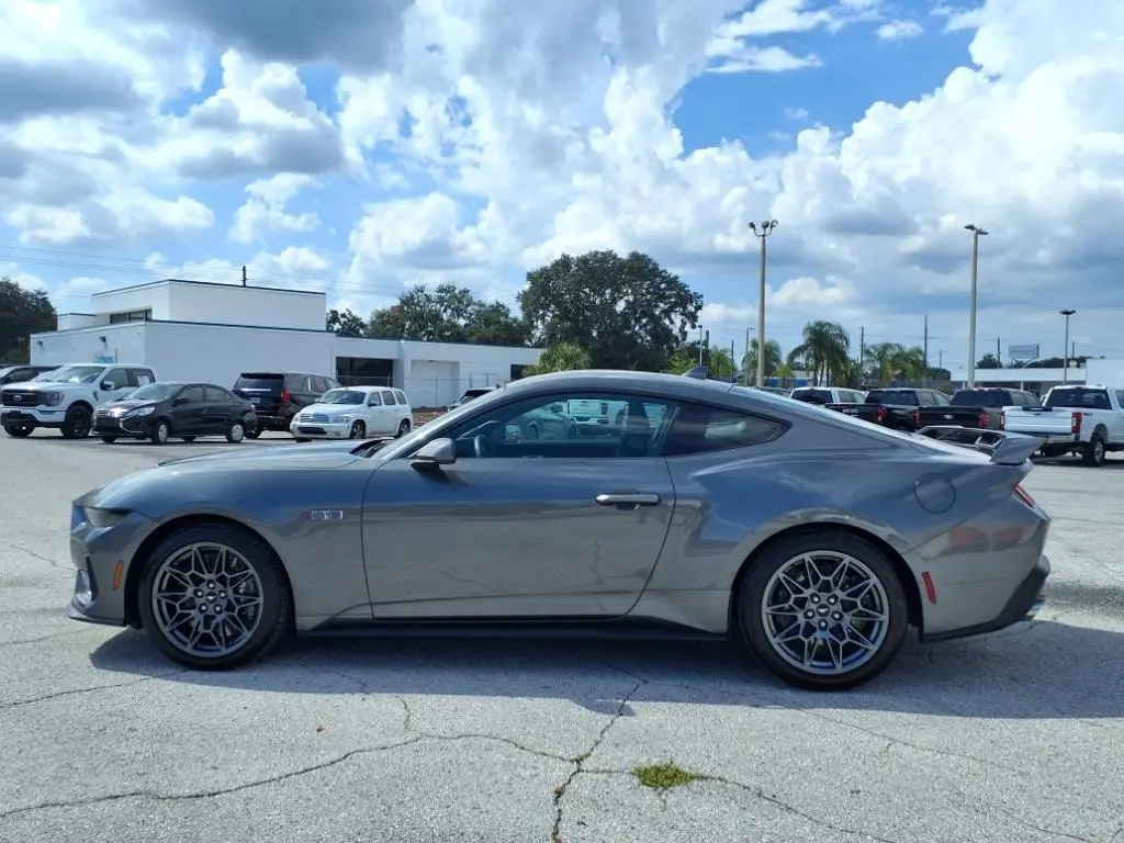 2025 Ford Mustang GT Premium photo 4
