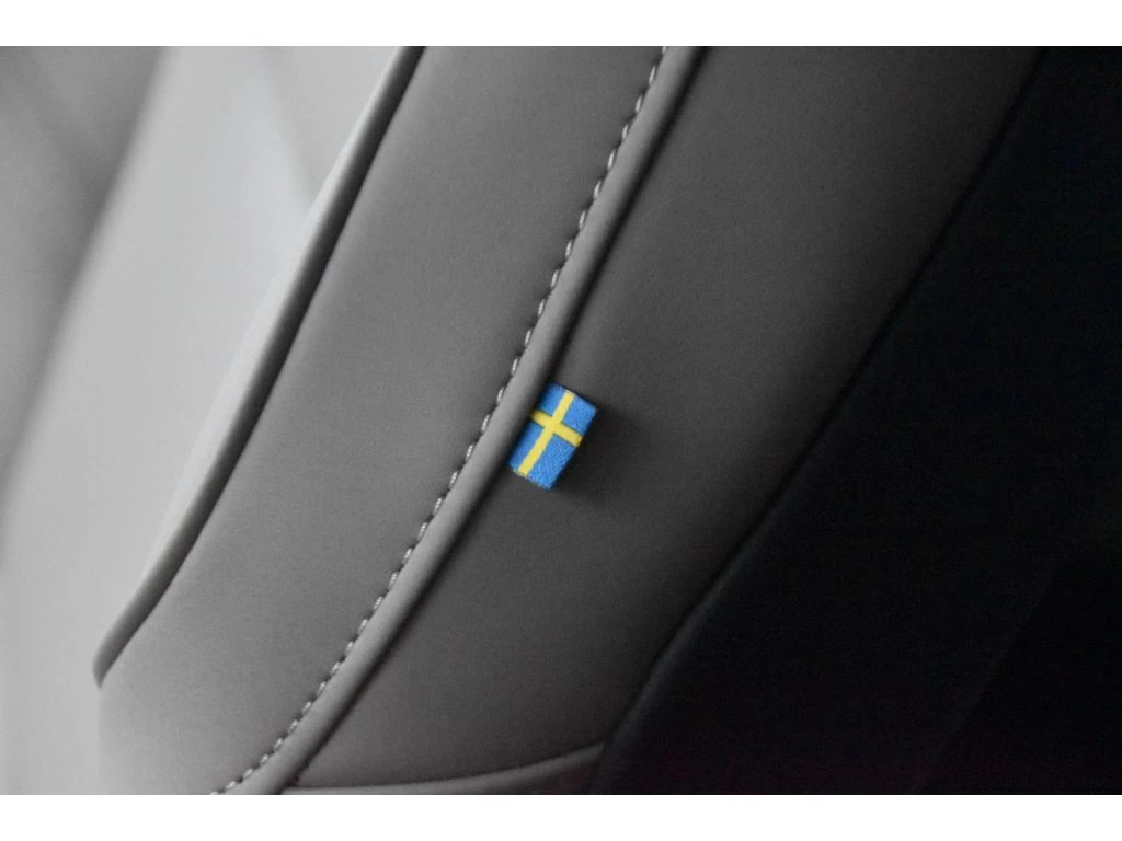 2026 Volvo - image 39