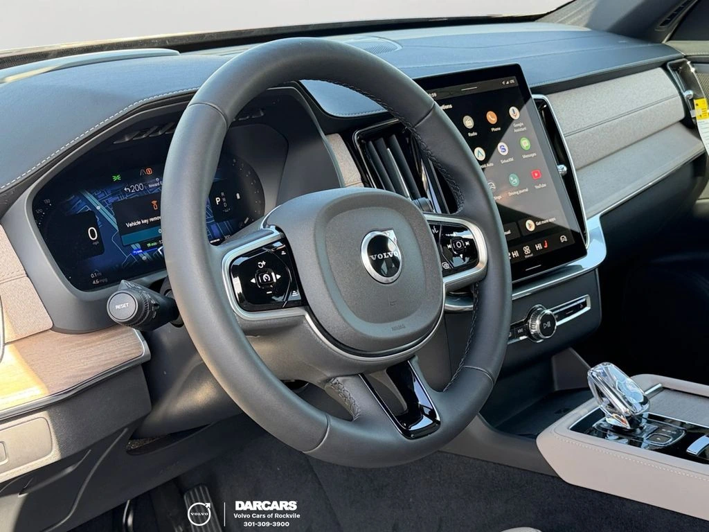 2025 Volvo - image 18