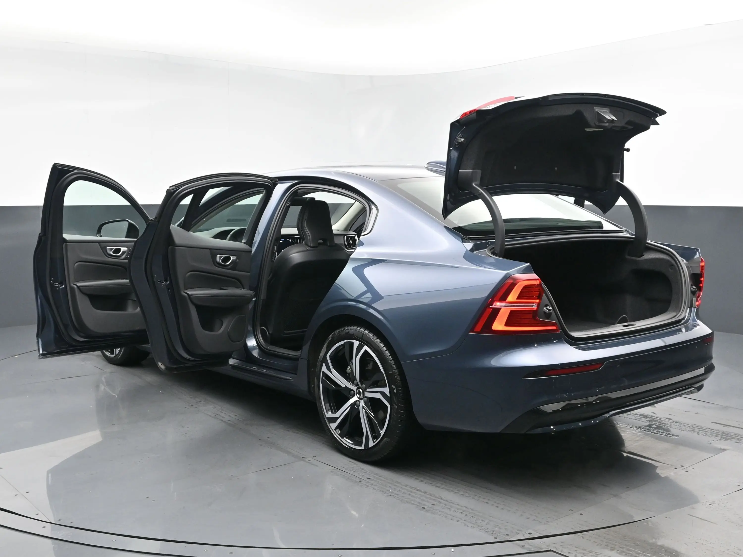 2024 Volvo S60 B5 AWD Core photo 34