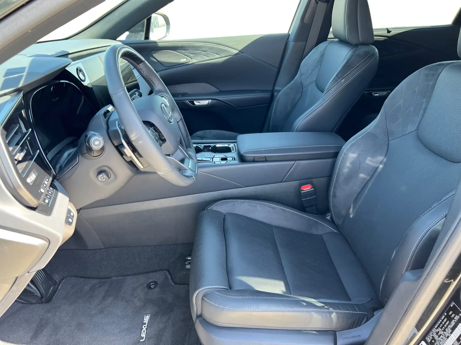 2024 Lexus RX 350h Luxury photo 9