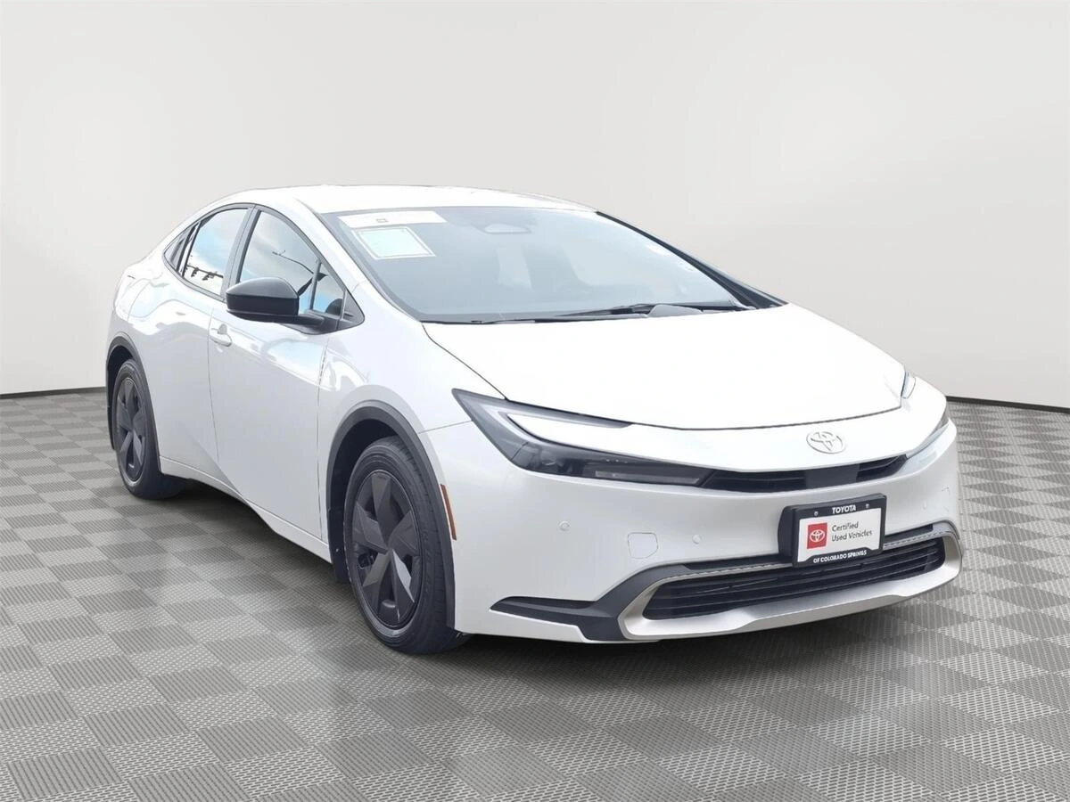 2025 Toyota Prius SE