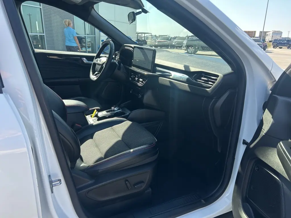 2023 Ford Escape ST-Line Select photo 9