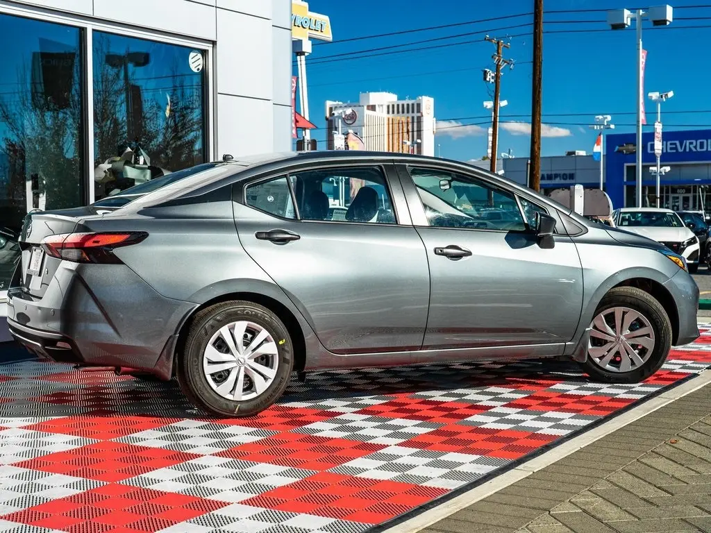 2025 Nissan Versa 1.6 S photo 2