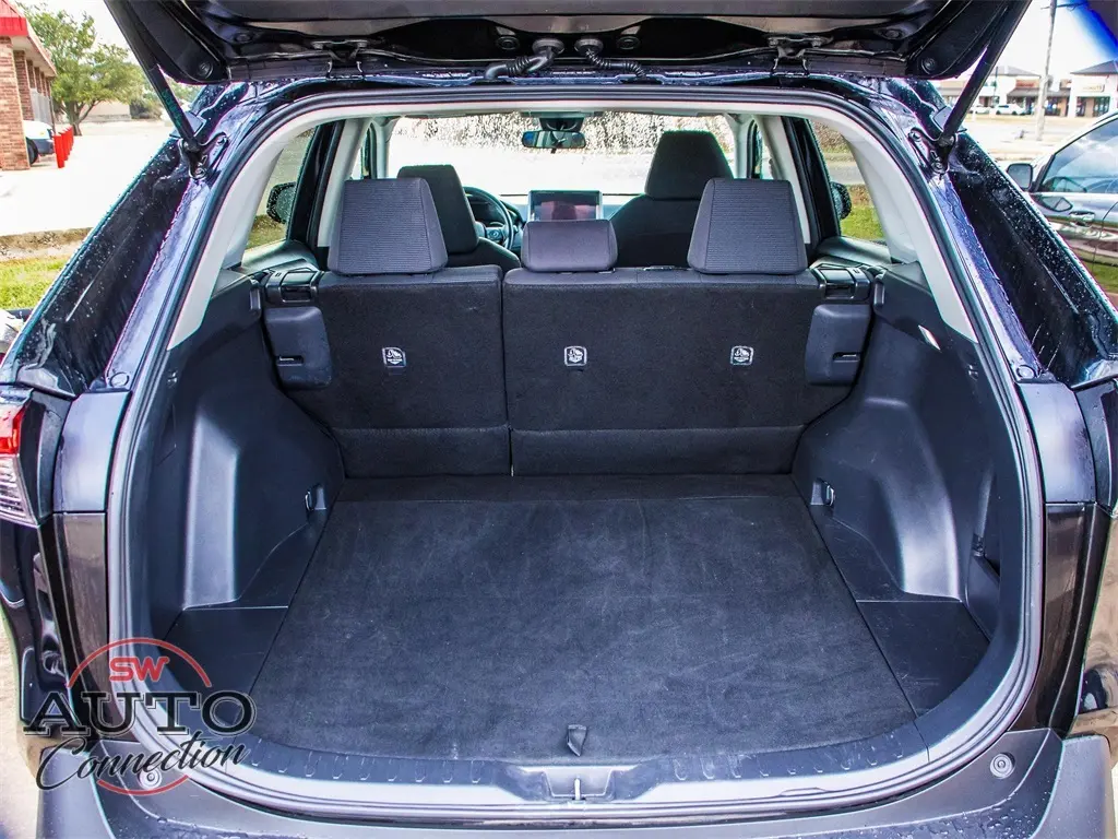2024 Toyota RAV4 LE photo 6