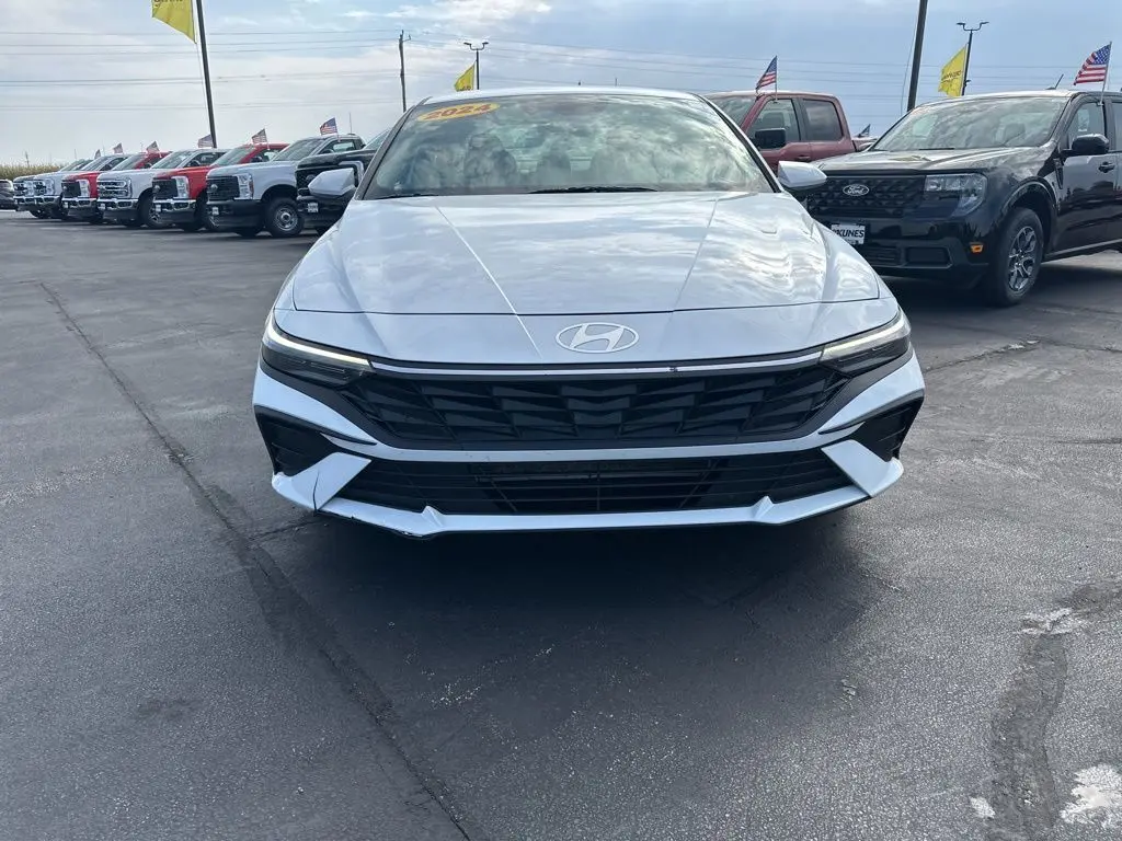 2024 Hyundai Elantra SEL photo 10