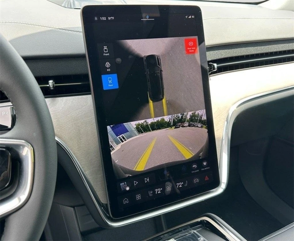 2025 Volvo - image 22