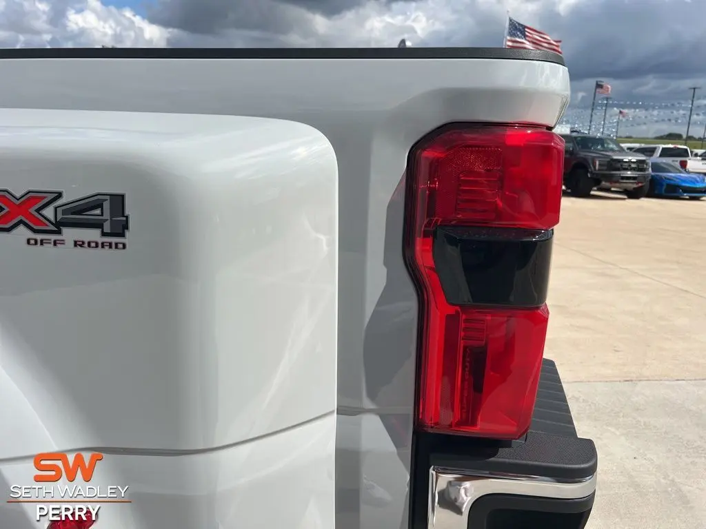 2026 Ford F-350 photo 9
