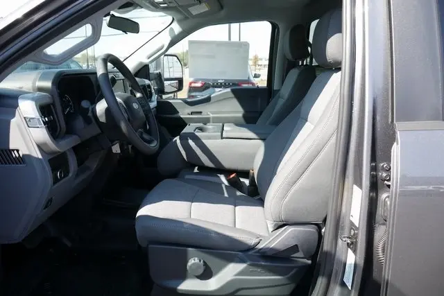 2026 Ford F-350 photo 2