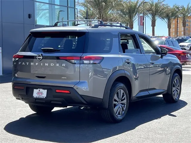 2025 Nissan Pathfinder SV photo 6