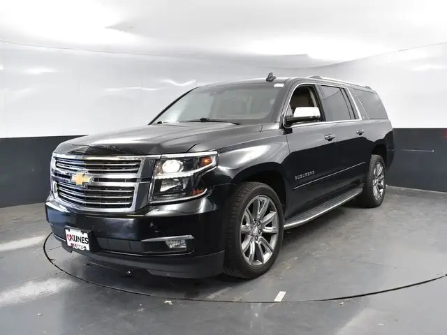 2016 Chevrolet Suburban LTZ photo 3